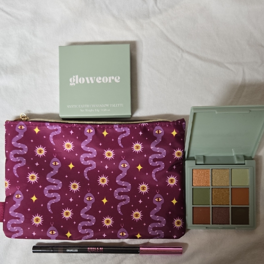 Makeup Bag with Glowcore Eyeshadow Palette/Lip Liner